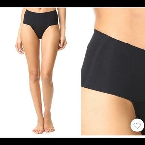Spanx Undie-Tectable smooth black thong size small nwt